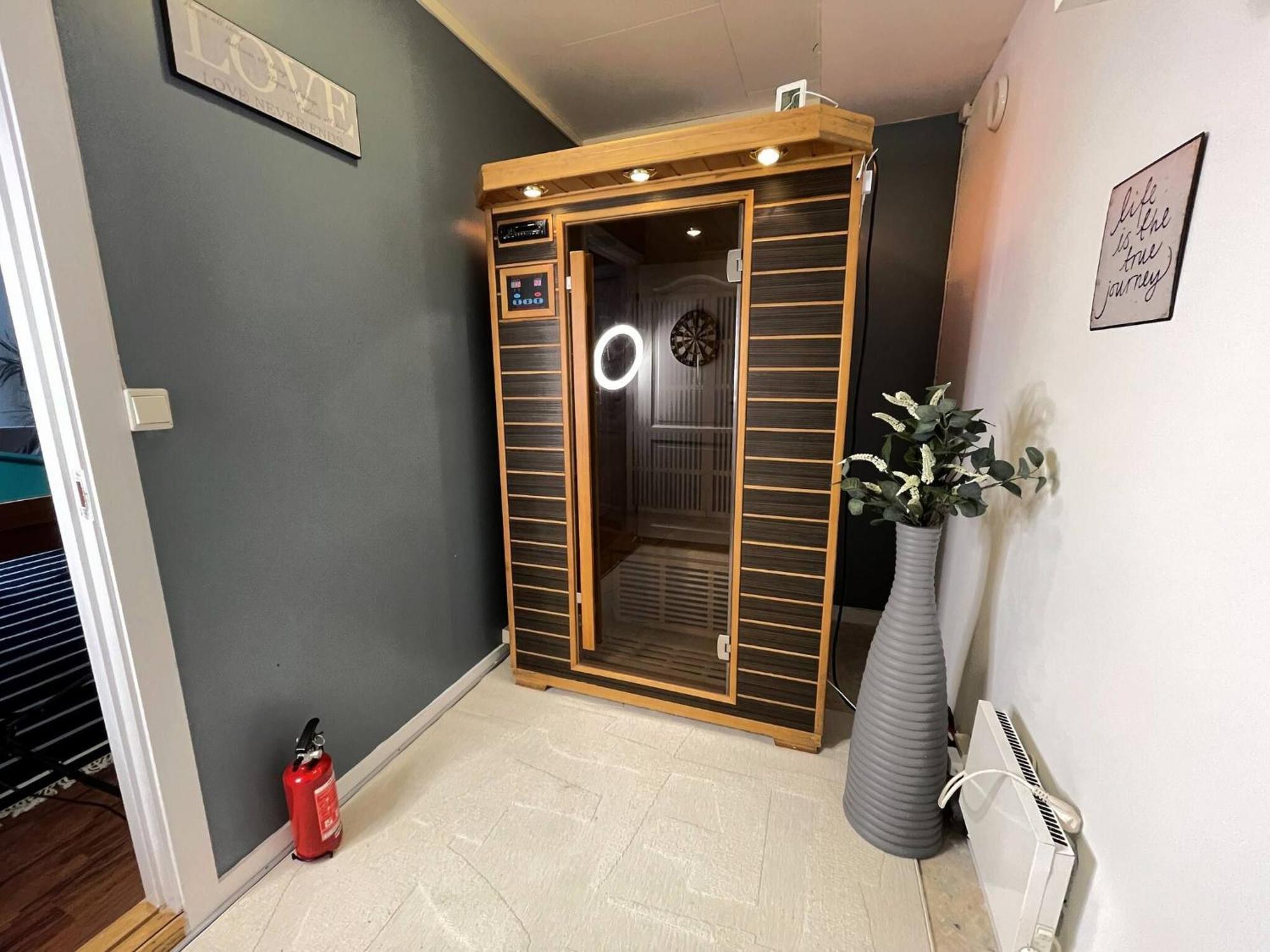 Billiard Sauna Apartment *